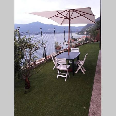 Appartamento Sul Lago D'Iseo Тавернола Бергамаска Екстериор снимка